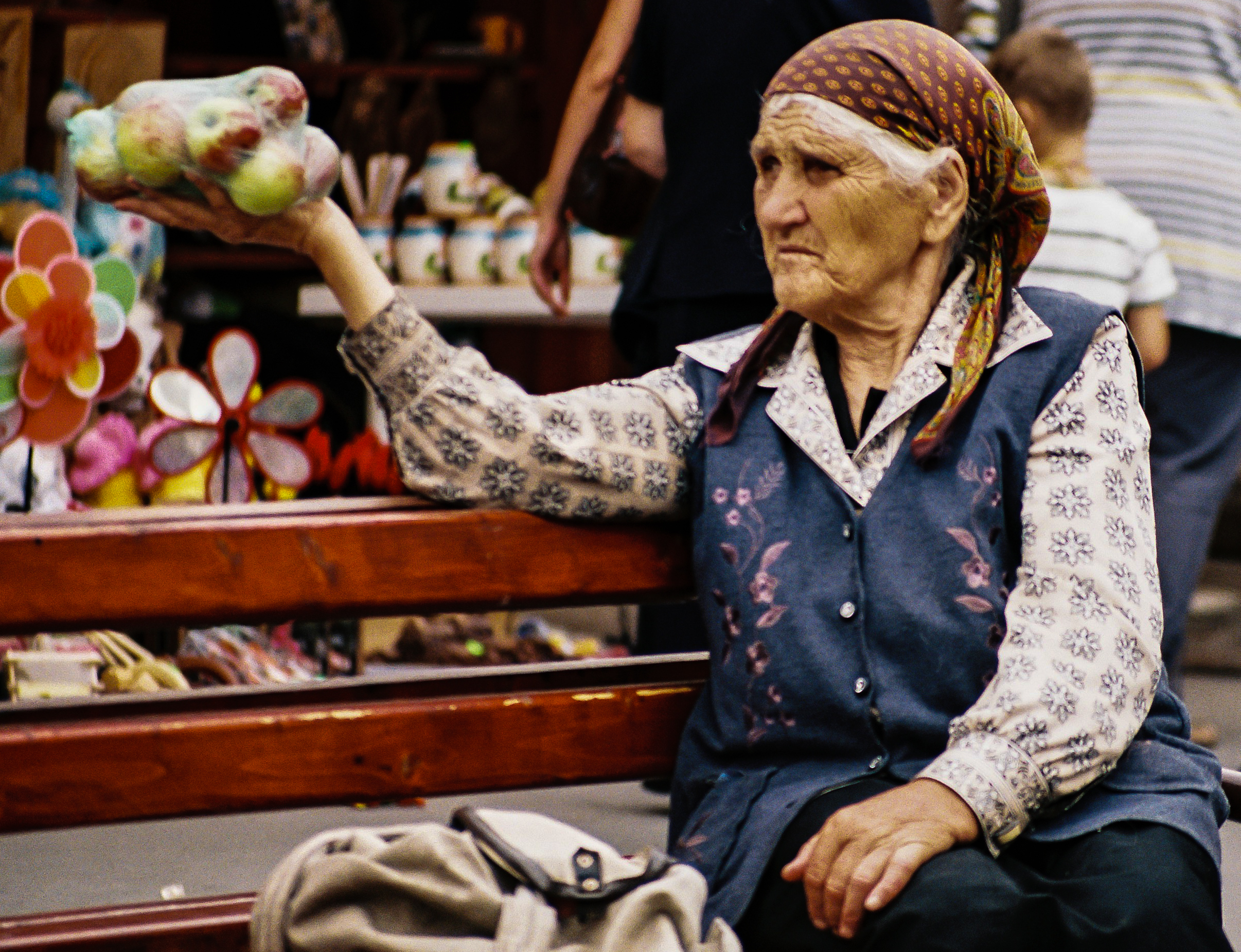 Apple Seller, Bran Castle Market, Braşov, Romania, Europe